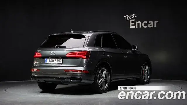 Audi Q5 2020 — Фото 1/20