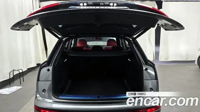 Audi Q5 2020 — Фото 19/20