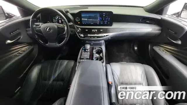 Lexus LS500 2022 — Photo 5/20