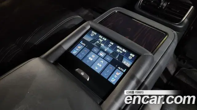 Lexus LS500 2022 — Photo 13/20