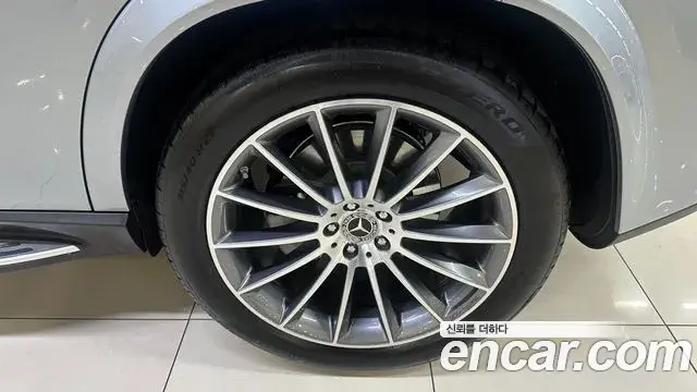 Mercedes-Benz GLE-Class 2025 — Photo 16/20