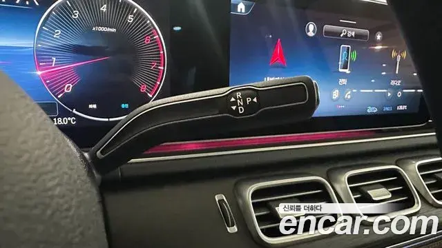 Mercedes-Benz GLE-Class 2025 — Photo 15/20