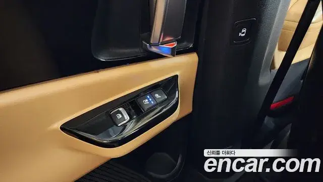 Kia Carnival 2022 — Фото 19/20