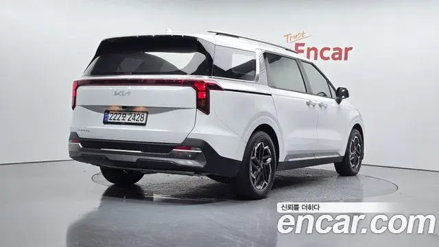 Kia Carnival 2024 — ფოტო 6/20