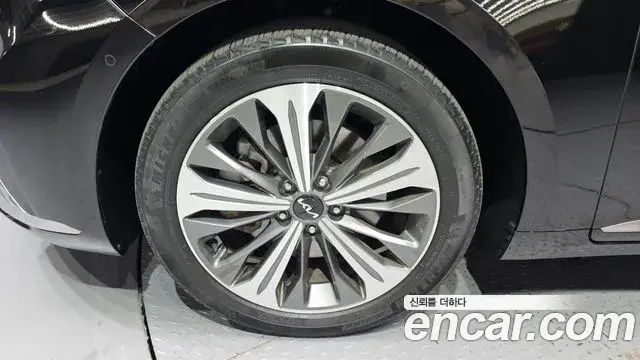 Kia K8 2023 — Şəkil 10/20