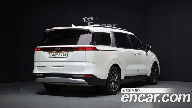 Kia Carnival 2021 — Photo 9/20
