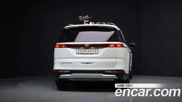 Kia Carnival 2021 — Photo 19/20