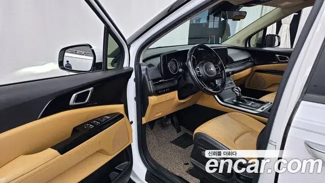 Kia Carnival 2021 — Photo 12/20