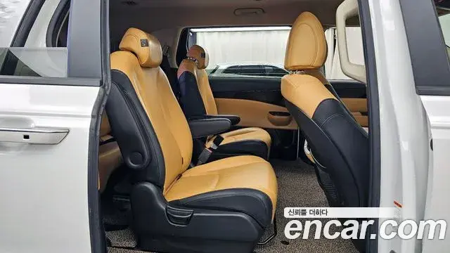 Kia Carnival 2021 — Photo 7/20