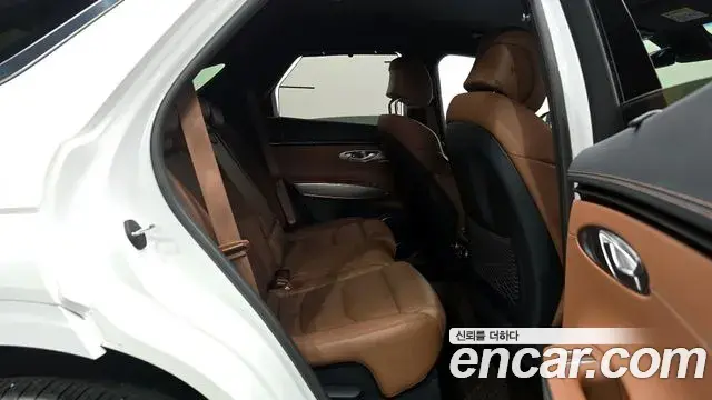 Genesis GV70 2021 — ფოტო 14/21