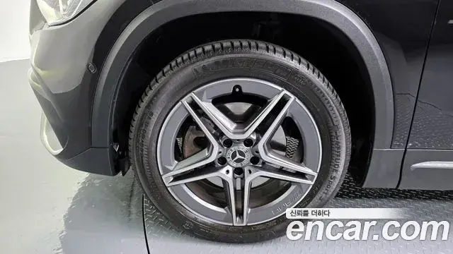 Mercedes-Benz GLA-Class 2022 — Photo 11/20