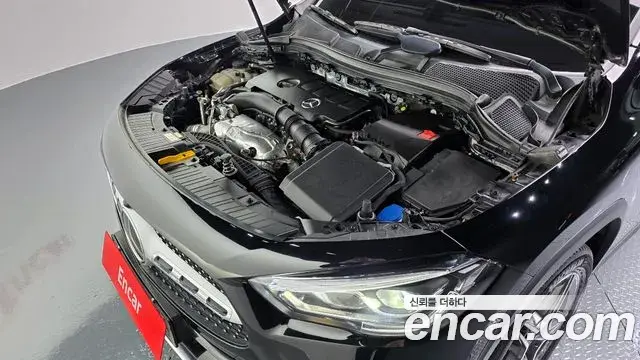 Mercedes-Benz GLA-Class 2022 — Photo 8/20