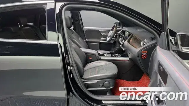 Mercedes-Benz GLA-Class 2022 — Photo 9/20