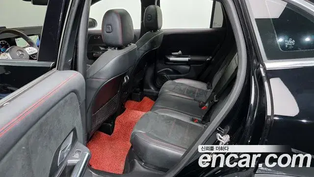 Mercedes-Benz GLA-Class 2022 — Photo 12/20