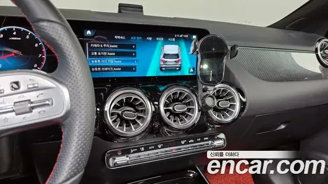 Mercedes-Benz GLA-Class 2022 — Photo 7/20