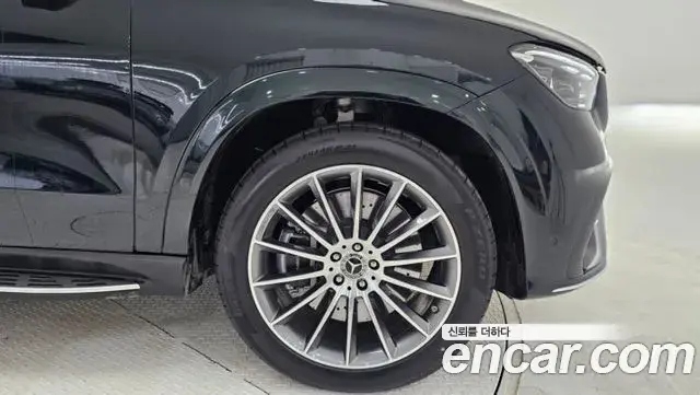 Mercedes-Benz GLE-Class 2025 — Photo 17/20
