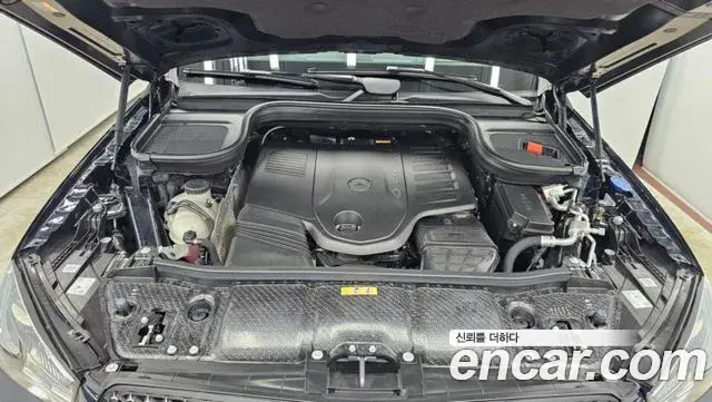 Mercedes-Benz GLE-Class 2025 — Photo 10/20