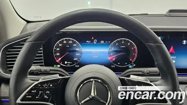 Mercedes-Benz GLE-Class 2025 — Photo 6/20