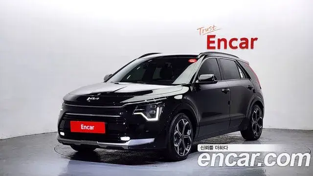 Kia Niro 2022 — Фото 1/20