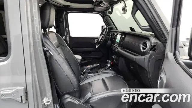 Jeep Wrangler 2020 — Photo 16/20