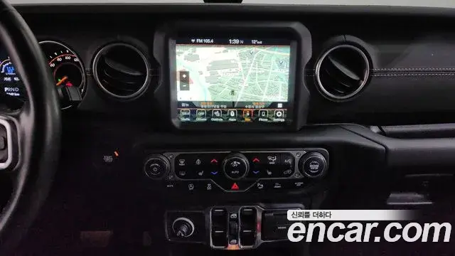 Jeep Wrangler 2020 — Photo 14/20