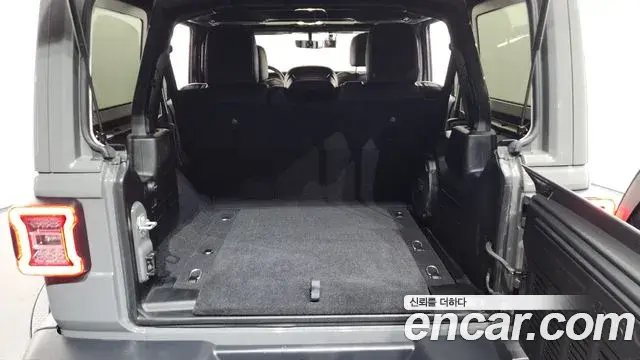 Jeep Wrangler 2020 — Photo 19/20