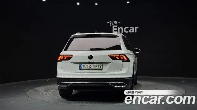 Volkswagen Tiguan 2021 — Şəkil 17/20