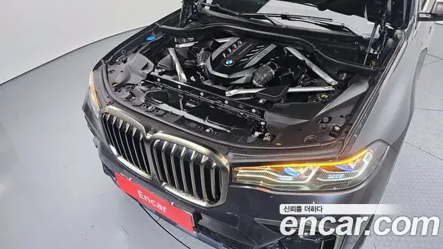 BMW X7 2022 — Photo 9/20