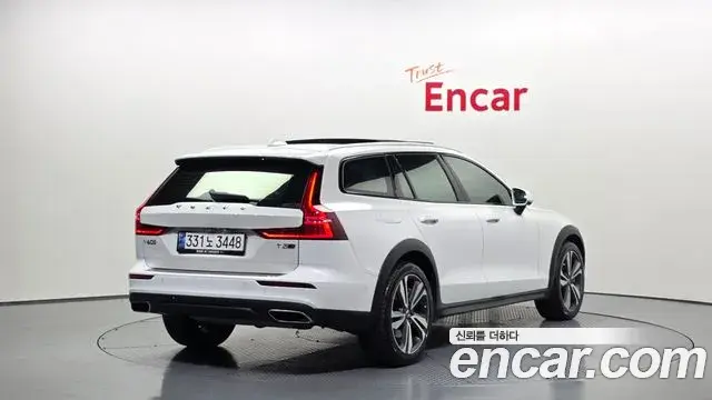 Volvo V60 Cross Country 2019 — ფოტო 18/20