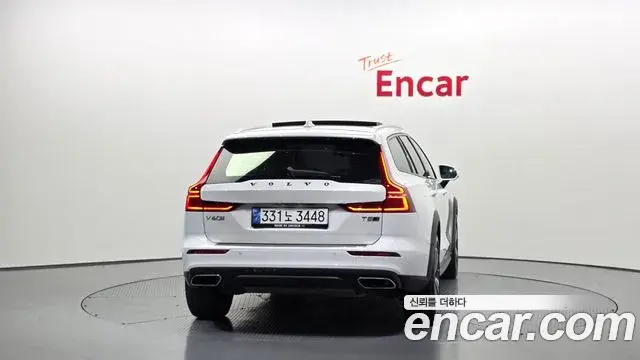Volvo V60 Cross Country 2019 — ფოტო 7/20