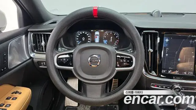 Volvo V60 Cross Country 2019 — ფოტო 6/20