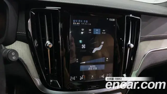 Volvo V60 Cross Country 2019 — ფოტო 19/20