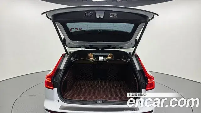 Volvo V60 Cross Country 2019 — ფოტო 4/20