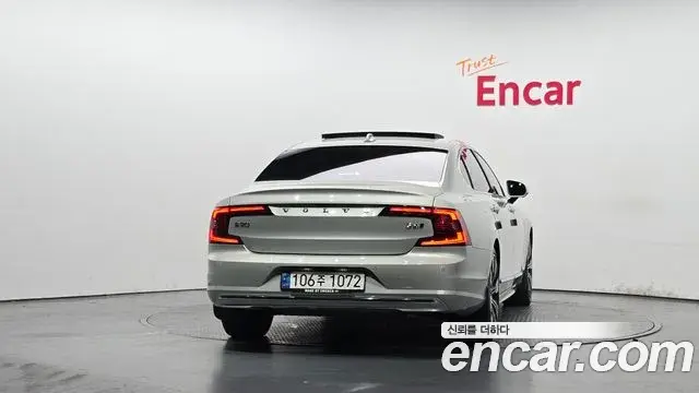 Volvo S90 2021 — ფოტო 17/20