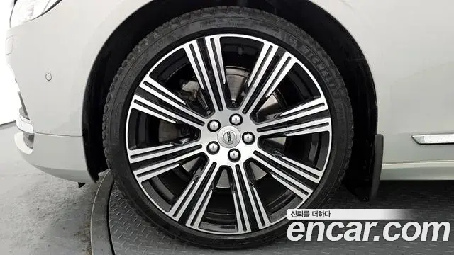 Volvo S90 2021 — ფოტო 15/20