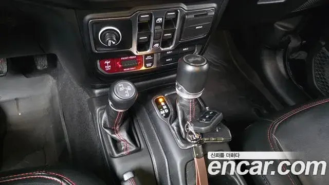 Jeep Wrangler 2022 — Şəkil 12/20