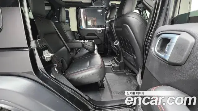 Jeep Wrangler 2022 — Şəkil 8/20