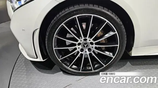 Mercedes-Benz CLS-Class 2019 — Photo 19/20