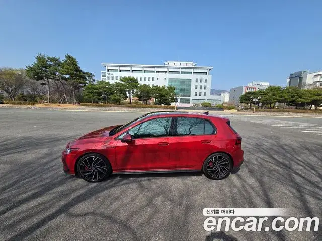 Volkswagen Golf 2024 — ფოტო 8/16
