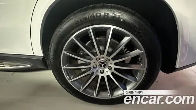 Mercedes-Benz GLE-Class 2024 — Photo 19/20