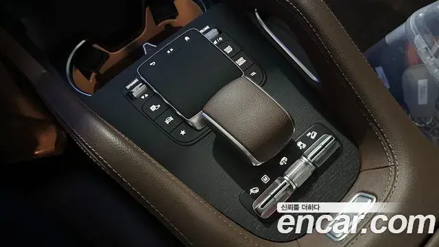 Mercedes-Benz GLE-Class 2024 — Photo 4/20