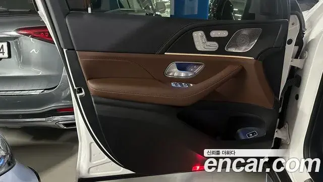 Mercedes-Benz GLE-Class 2024 — Photo 12/20