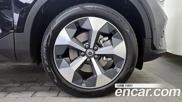 Volvo XC40 2023 — ფოტო 15/20
