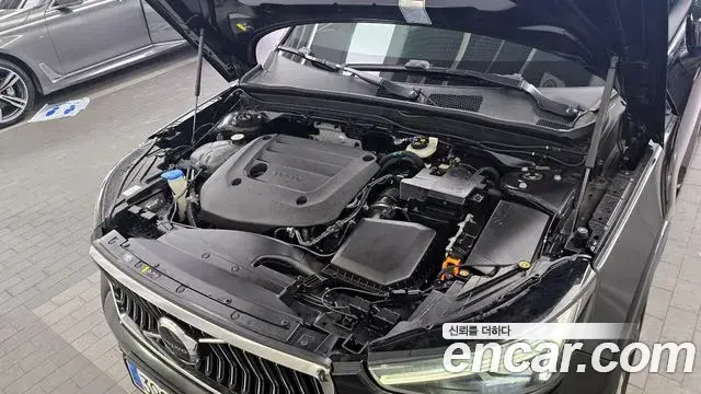 Volvo XC40 2023 — ფოტო 13/20