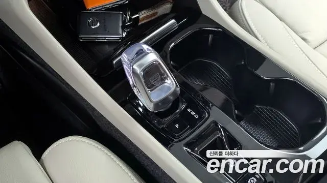 Volvo XC40 2023 — ფოტო 8/20