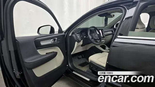 Volvo XC40 2023 — ფოტო 6/20