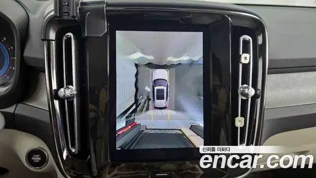 Volvo XC40 2023 — ფოტო 2/20