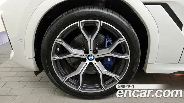 BMW X6 2021 — ფოტო 12/20
