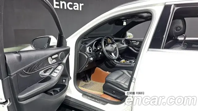 Mercedes-Benz GLC-Class 2018 — Şəkil 7/20