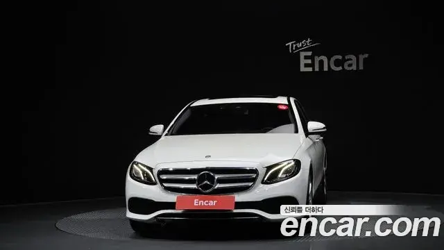 Mercedes-Benz E-Class 2018 — ფოტო 18/20